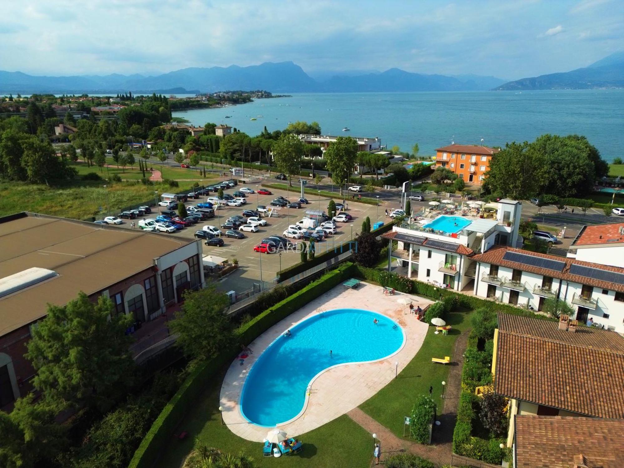 Artemide Apartment - A Soli 150M Dal Lago Di Garda 西尔米奥奈 外观 照片